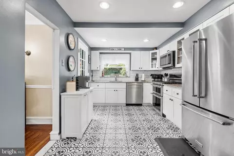 Kitchen - 14 Windsor Cir, Springfield, PA 19064 photo 2 of 3