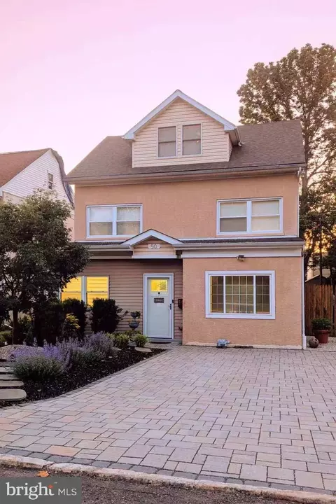 50 Wentworth Ln, Bryn Mawr, PA 19010