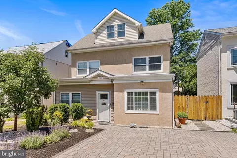 50 Wentworth Ln, Bryn Mawr, PA 19010