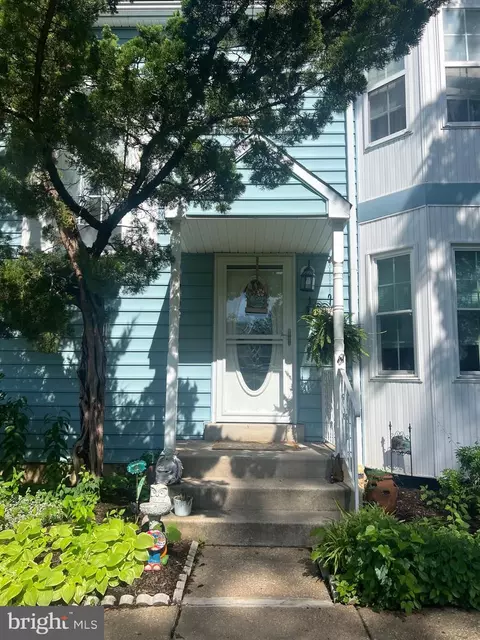 614 Woodgate Ln, Chichester, PA 19014