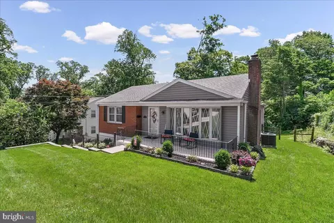 908 Broadway Ave, Secane, PA 19018