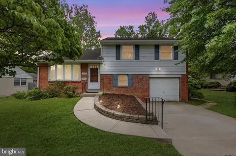 2916 Larkspur Ln, Secane, PA 19018