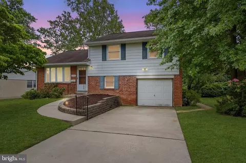 2916 Larkspur Ln, Secane, PA 19018