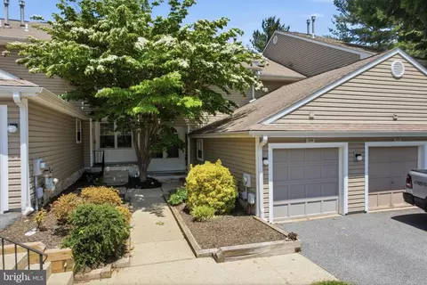 350 Danbury Ln #350, Glen Mills, PA 19342