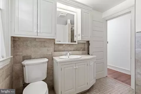 Bath - 443 Saint Davids Ave, Wayne, PA 19087 photo 6 of 8