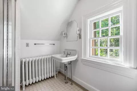 Bath - 443 Saint Davids Ave, Wayne, PA 19087 photo 7 of 8
