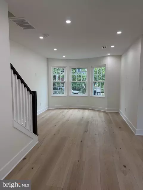 Living - 256 Willow Ave, Wayne, PA 19087 photo 2 of 2