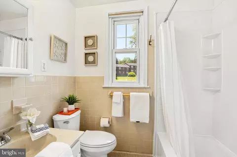 Bath - 500 E Lancaster Ave #105C, Wayne, PA 19087 photo 1 of 2
