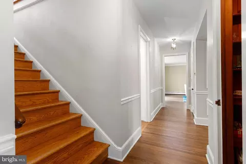 Entry Way - 400 Meadowbrook Ave, Wayne, PA 19087 photo 9 of 11