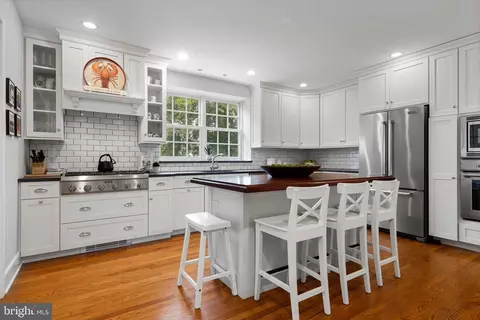 Kitchen - 400 Meadowbrook Ave, Wayne, PA 19087 photo 4 of 7