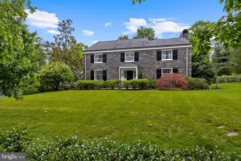 Exterior - 400 Meadowbrook Ave, Wayne, PA 19087 photo 3 of 12