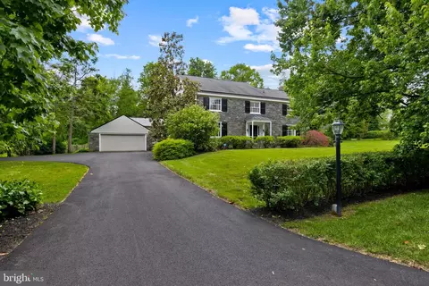 Exterior - 400 Meadowbrook Ave, Wayne, PA 19087 photo 8 of 12