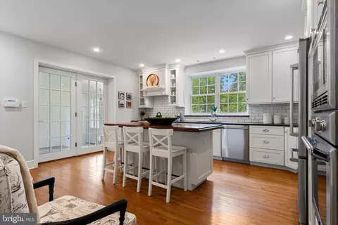 Kitchen - 400 Meadowbrook Ave, Wayne, PA 19087 photo 2 of 7