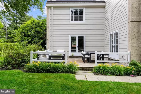 Exterior - 400 Meadowbrook Ave, Wayne, PA 19087 photo 9 of 12