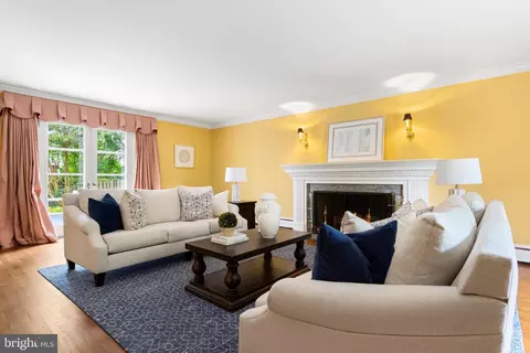 Living - 400 Meadowbrook Ave, Wayne, PA 19087 photo 2 of 2