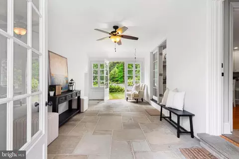 Entry Way - 400 Meadowbrook Ave, Wayne, PA 19087 photo 7 of 11