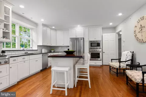 Kitchen - 400 Meadowbrook Ave, Wayne, PA 19087 photo 7 of 7