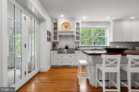 Kitchen - 400 Meadowbrook Ave, Wayne, PA 19087 photo 1 of 7