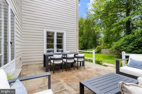 Exterior - 400 Meadowbrook Ave, Wayne, PA 19087 photo 11 of 12