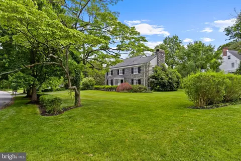 Exterior - 400 Meadowbrook Ave, Wayne, PA 19087 photo 2 of 12