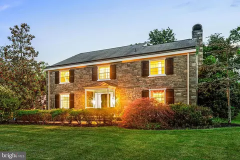Exterior - 400 Meadowbrook Ave, Wayne, PA 19087 photo 4 of 12