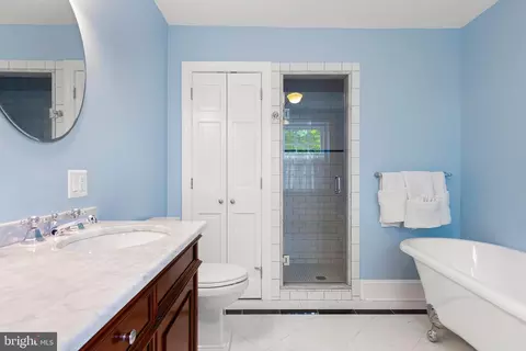 Bath - 400 Meadowbrook Ave, Wayne, PA 19087 photo 1 of 5