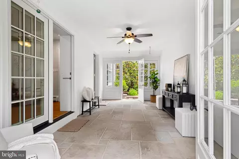 Entry Way - 400 Meadowbrook Ave, Wayne, PA 19087 photo 8 of 11