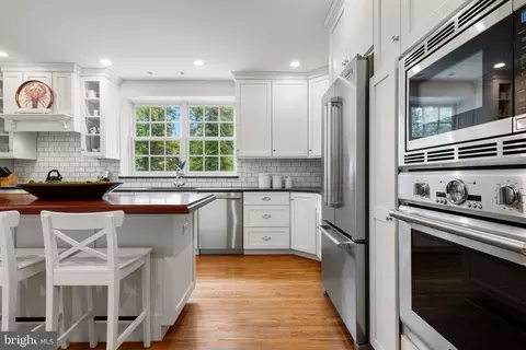 Kitchen - 400 Meadowbrook Ave, Wayne, PA 19087 photo 3 of 7