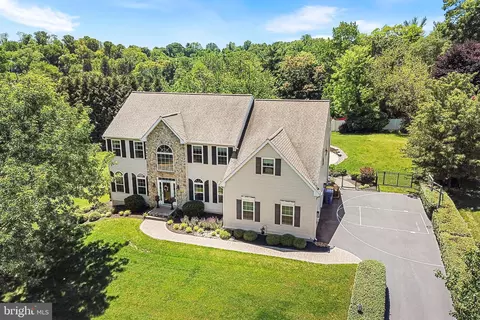 12 High Hill Ln, Thornton, PA 19373