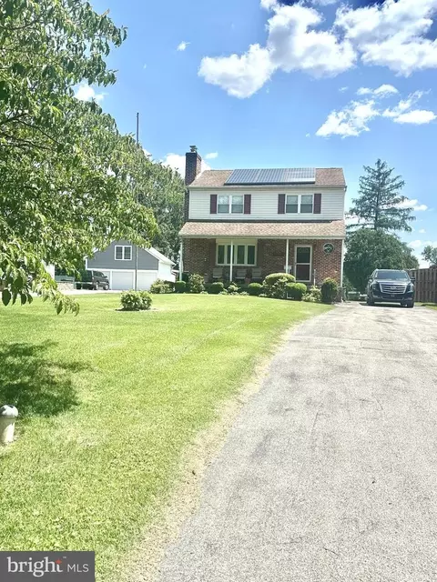 1004 Green Ln, Secane, PA 19018