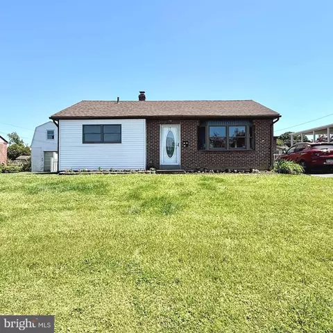2121 N Lee Ln, Aston, PA 19014