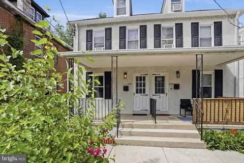 241 Fairview Rd, Crum Lynne, PA 19022