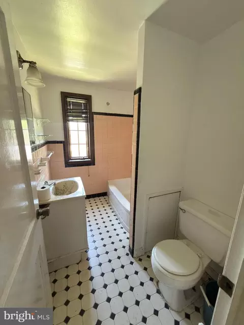 Bath - 103 Garrison Rd, Brookhaven, PA 19015 photo 1 of 2