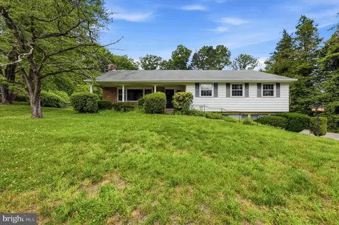 118 Deerfield Rd, Broomall, PA 19008