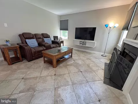Living - 4206 Upland Dr, Boothwyn, PA 19061 photo 5 of 6