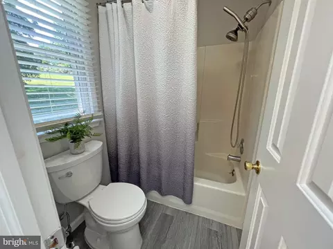 Bath - 4206 Upland Dr, Boothwyn, PA 19061 photo 2 of 3