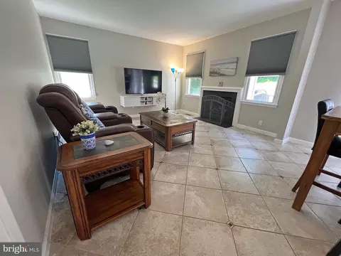 Living - 4206 Upland Dr, Boothwyn, PA 19061 photo 3 of 6