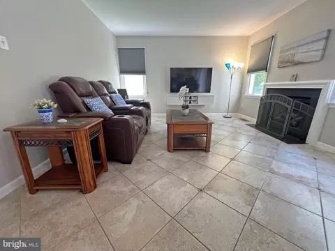 Living - 4206 Upland Dr, Boothwyn, PA 19061 photo 2 of 6