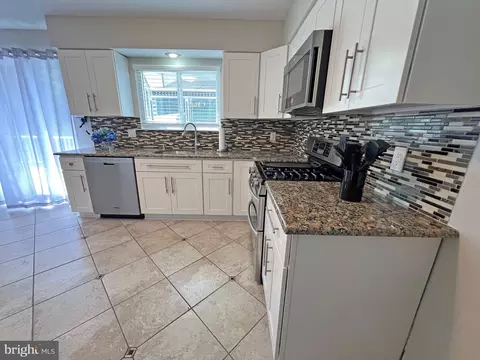 Kitchen - 4206 Upland Dr, Boothwyn, PA 19061 photo 3 of 4
