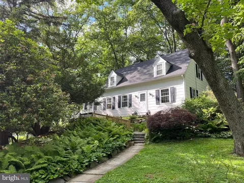 890 Paxon Hollow Rd, Media, PA 19063