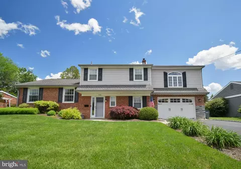 708 Lincoln Dr, Brookhaven, PA 19015
