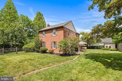Exterior - 411 Sugartown Rd, Wayne, PA 19087 photo 5 of 8