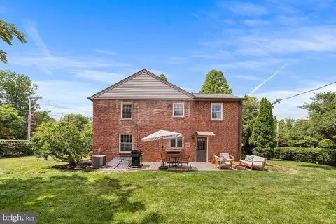 Exterior - 411 Sugartown Rd, Wayne, PA 19087 photo 6 of 8