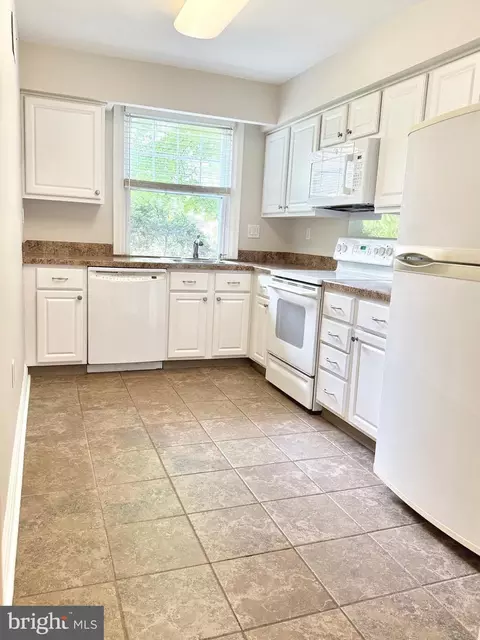 500 E Lancaster Ave # 108A, Wayne, PA 19087