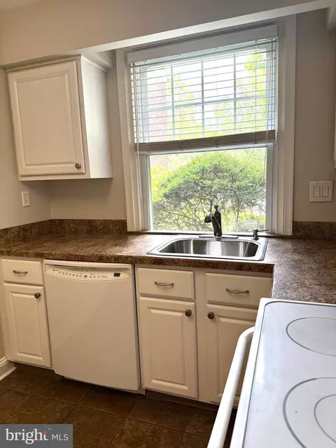 500 E Lancaster Ave # 108A, Wayne, PA 19087