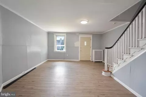 Living - 7023 Clover Ln, Upper Darby, PA 19082 photo 1 of 2