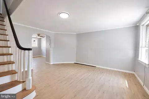 Living - 7023 Clover Ln, Upper Darby, PA 19082 photo 2 of 2