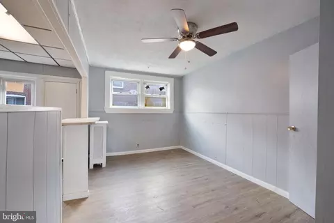 Entry Way - 7023 Clover Ln, Upper Darby, PA 19082 photo 2 of 5
