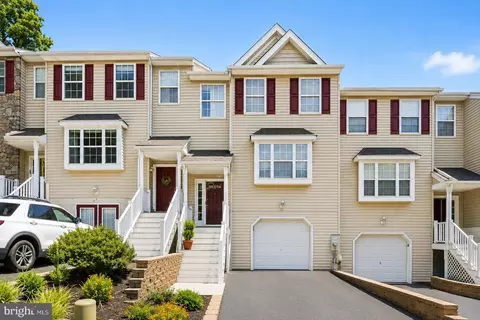16 Linda Ln, Aston, PA 19014