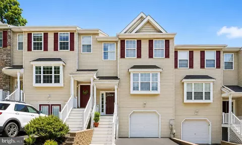 16 Linda Ln, Aston, PA 19014